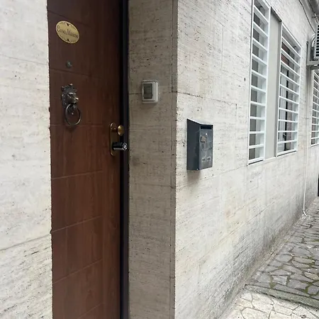 Casa Miseno, Independent Near Metro B Appartamento Roma